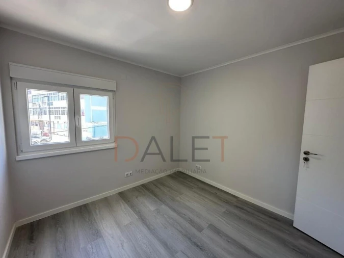 Apartamento T3 para Venda em Almada, Cova da Piedade, Pragal e Cacilhas Foto 11