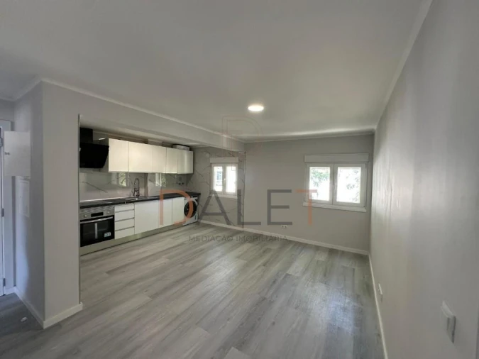 Apartamento T3 para Venda em Almada, Cova da Piedade, Pragal e Cacilhas Foto 7