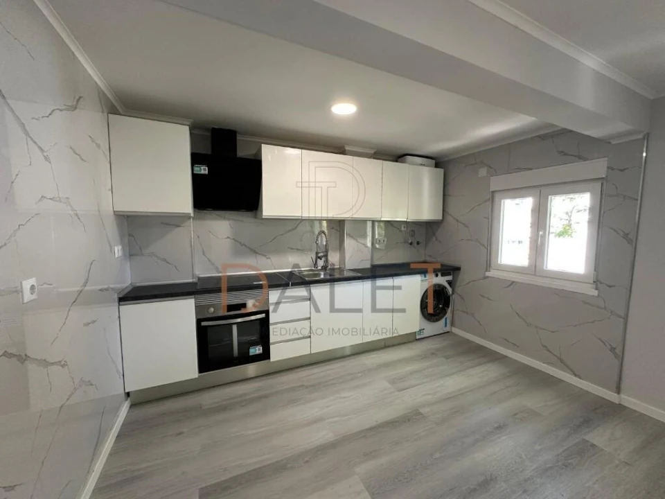 Apartamento T3 para Venda em Almada, Cova da Piedade, Pragal e Cacilhas Foto 2