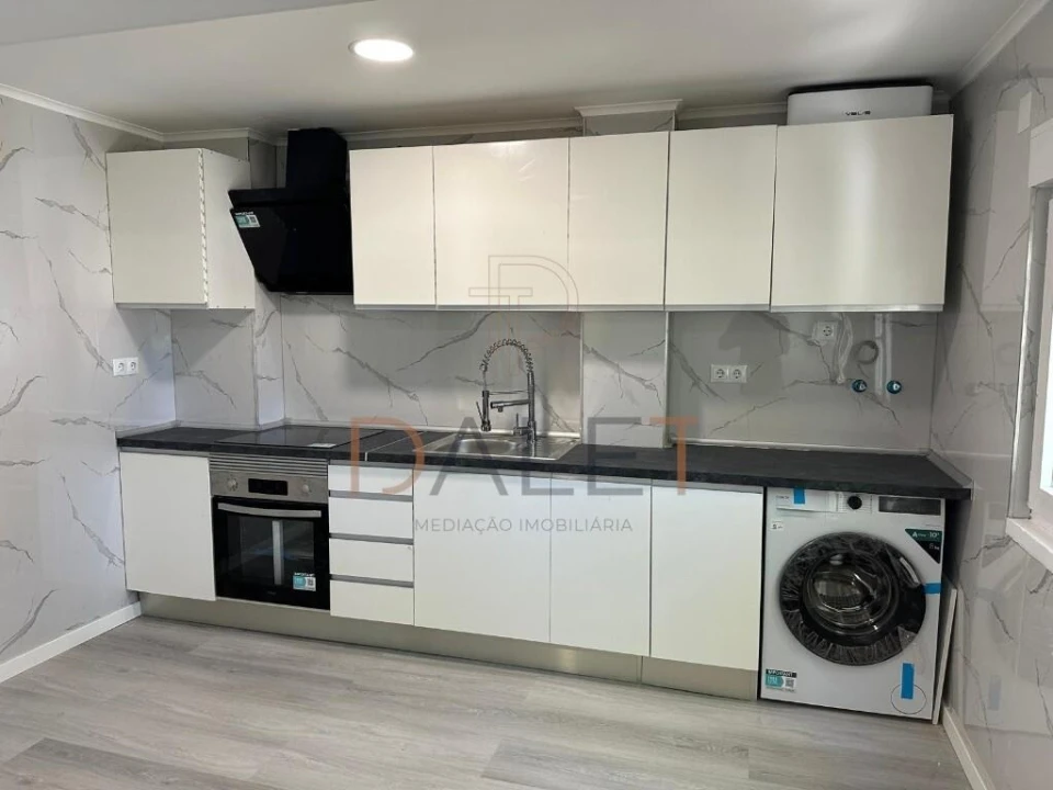 Apartamento T3 para Venda em Almada, Cova da Piedade, Pragal e Cacilhas Foto 4