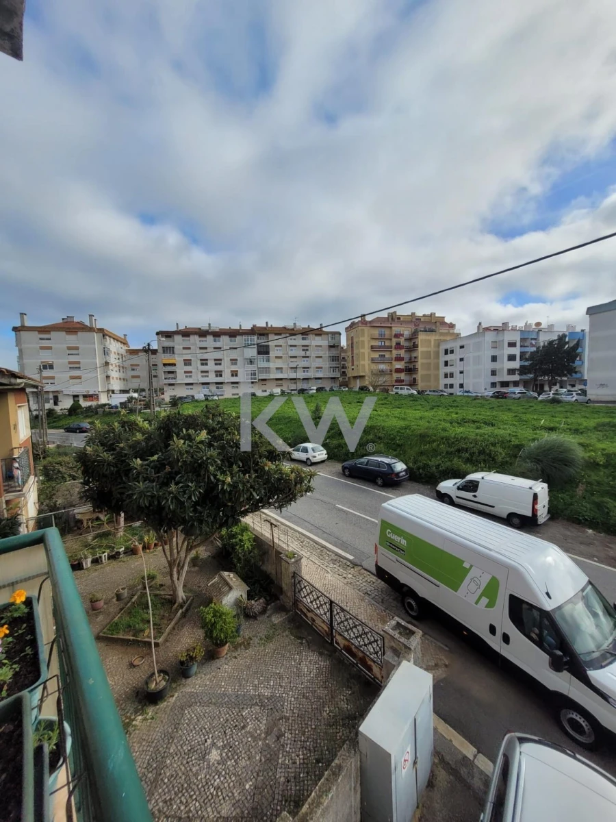 Apartamento T2 para Venda em Agualva e Mira-Sintra Foto 16