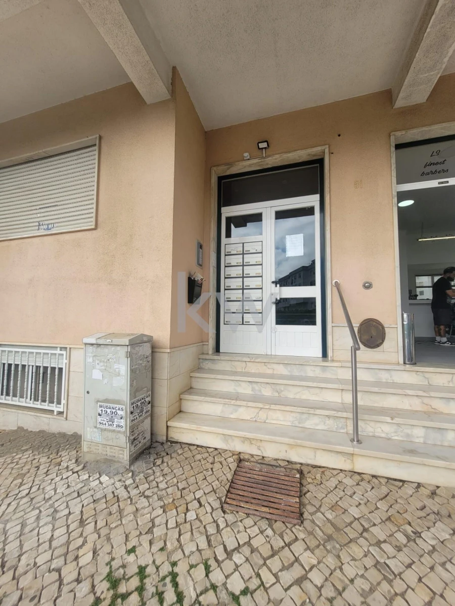 Apartamento T2 para Venda em Agualva e Mira-Sintra Foto 24