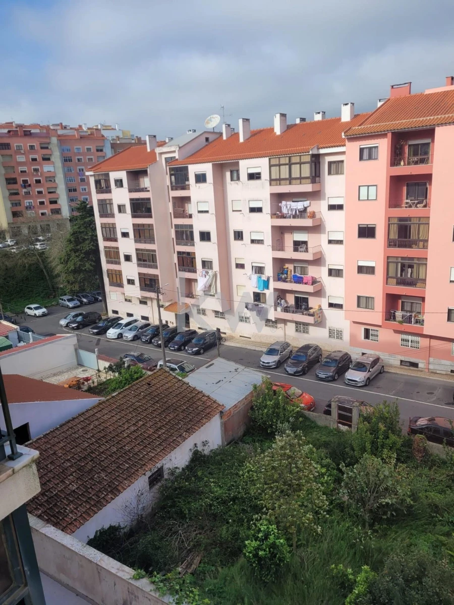 Apartamento T2 para Venda em Agualva e Mira-Sintra Foto 9