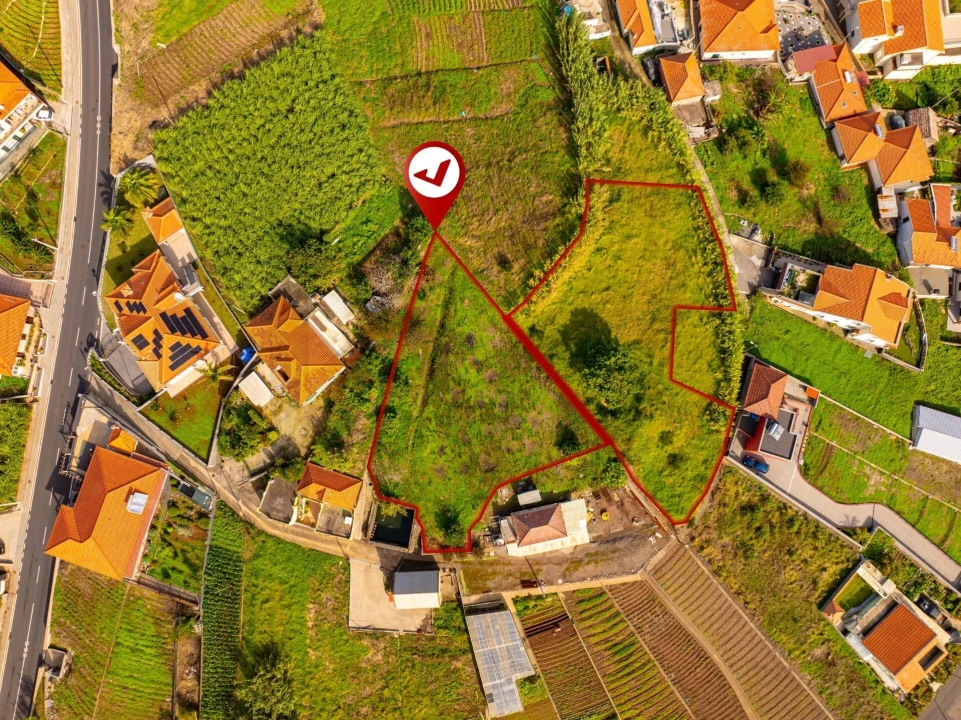 Terreno para Venda em Canhas Foto 1