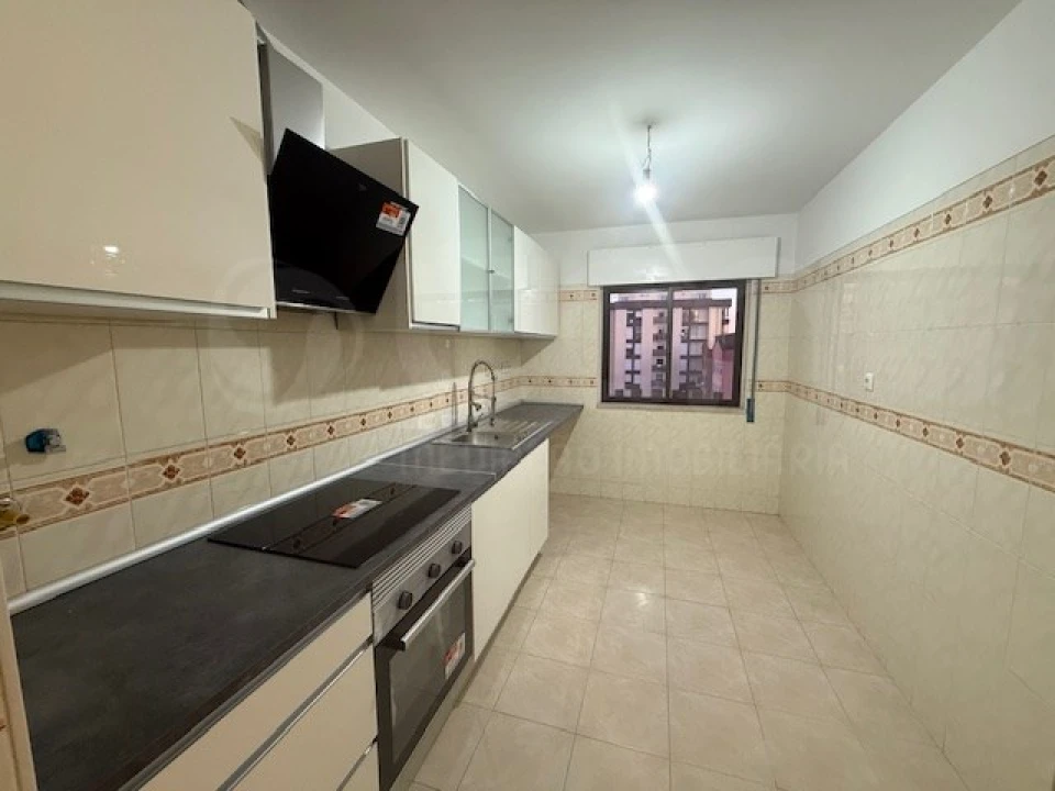 Apartamento T2 para Venda em Algueirão-Mem Martins Foto 2