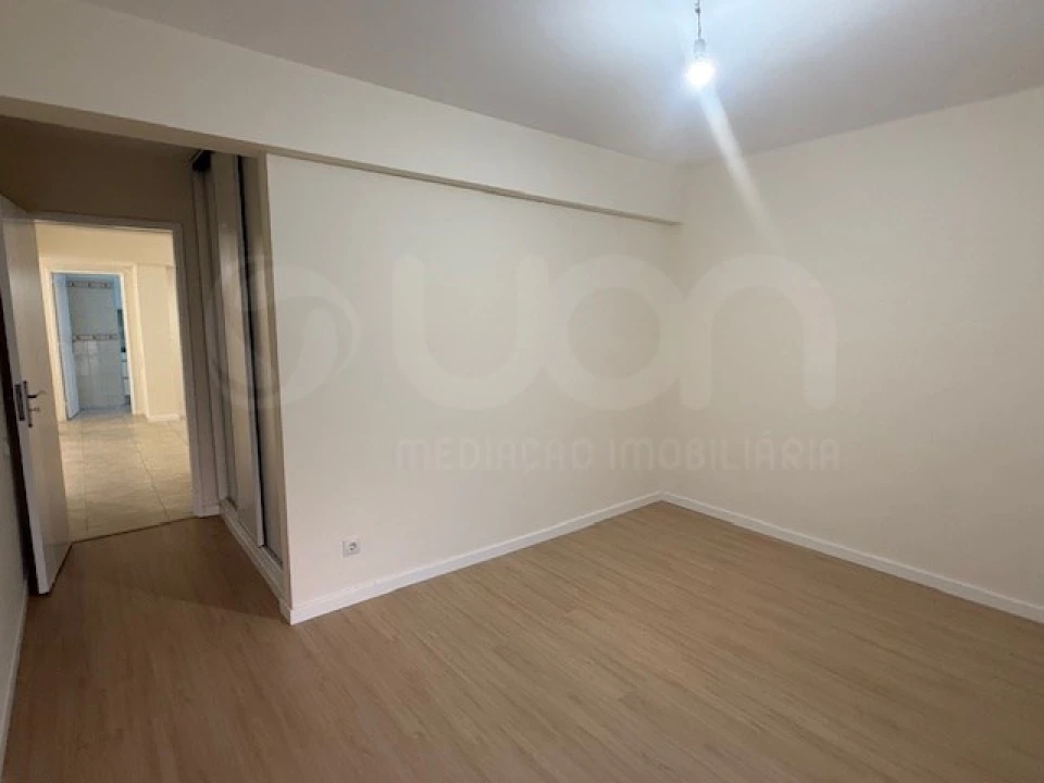 Apartamento T2 para Venda em Algueirão-Mem Martins Foto 7