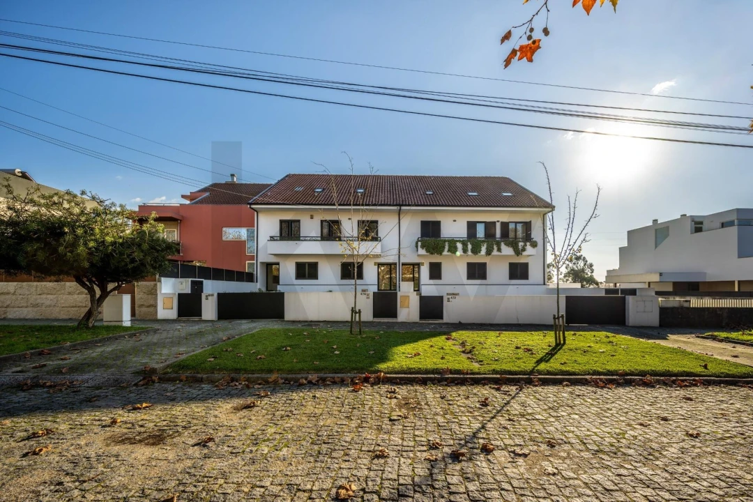 Moradia T4 para Venda em Arcozelo Foto 40