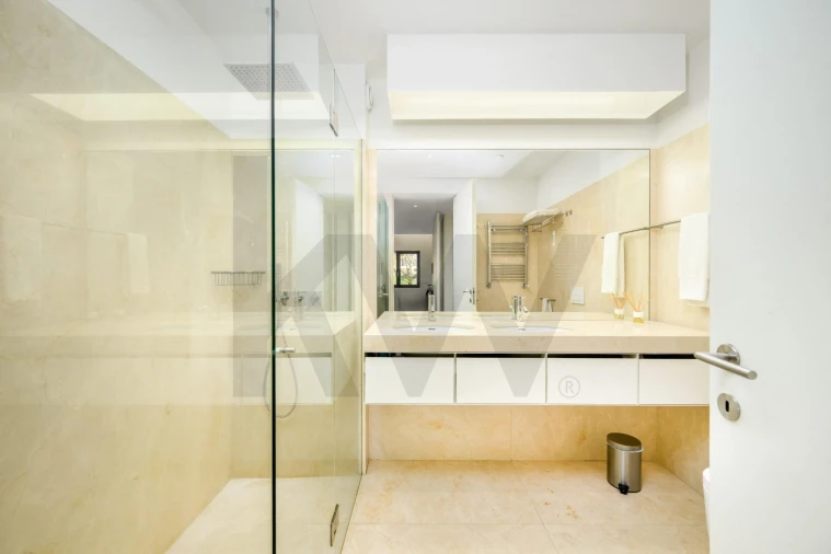 Moradia T4 para Venda em Arcozelo Foto 32