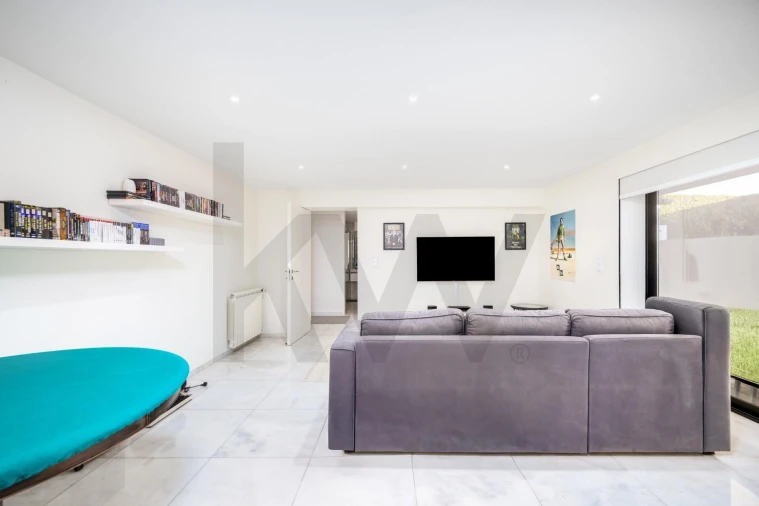 Moradia T4 para Venda em Arcozelo Foto 35