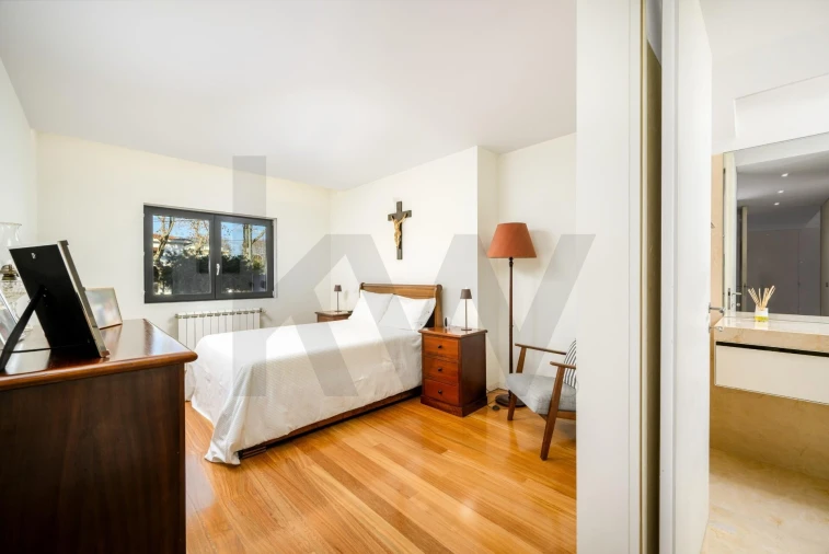 Moradia T4 para Venda em Arcozelo Foto 11