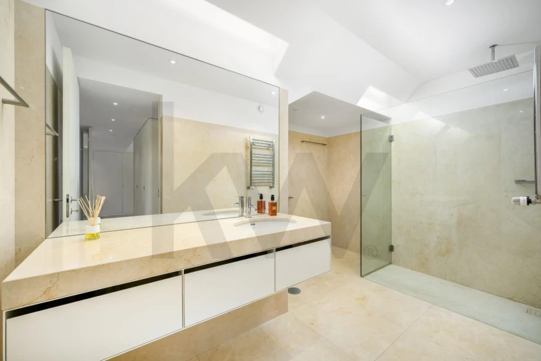 Moradia T4 para Venda em Arcozelo Foto 14