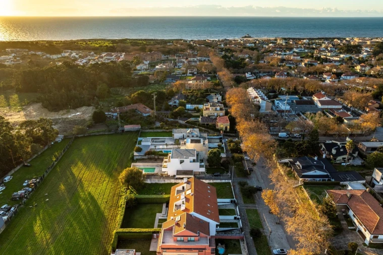 Moradia T4 para Venda em Arcozelo Foto 2