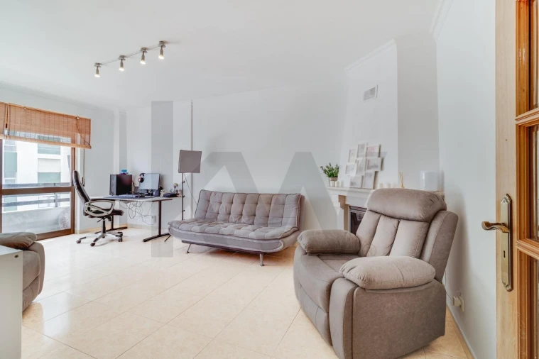 Apartamento T2 para Venda em Queluz e Belas Foto 3