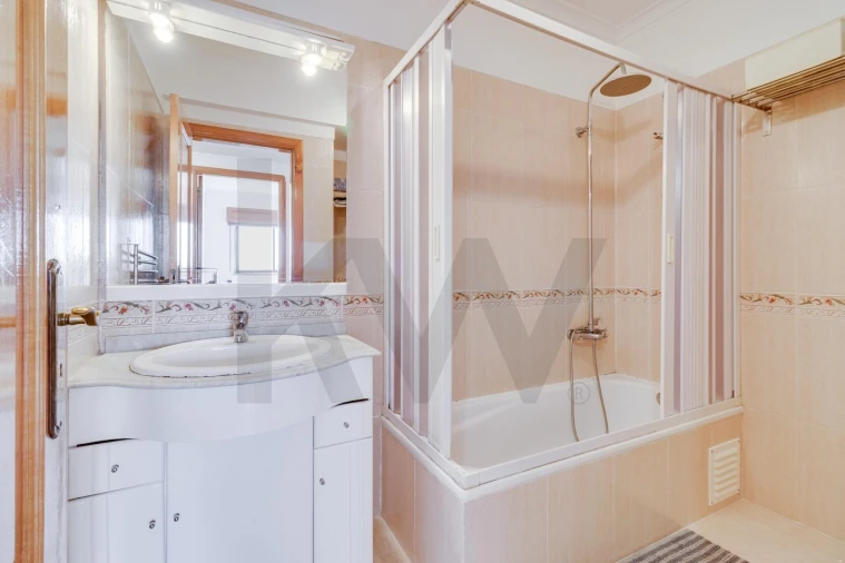 Apartamento T2 para Venda em Queluz e Belas Foto 11