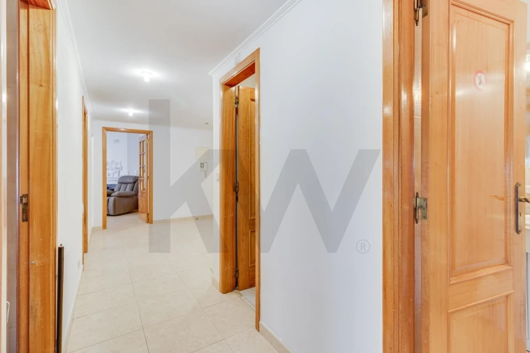 Apartamento T2 para Venda em Queluz e Belas Foto 5