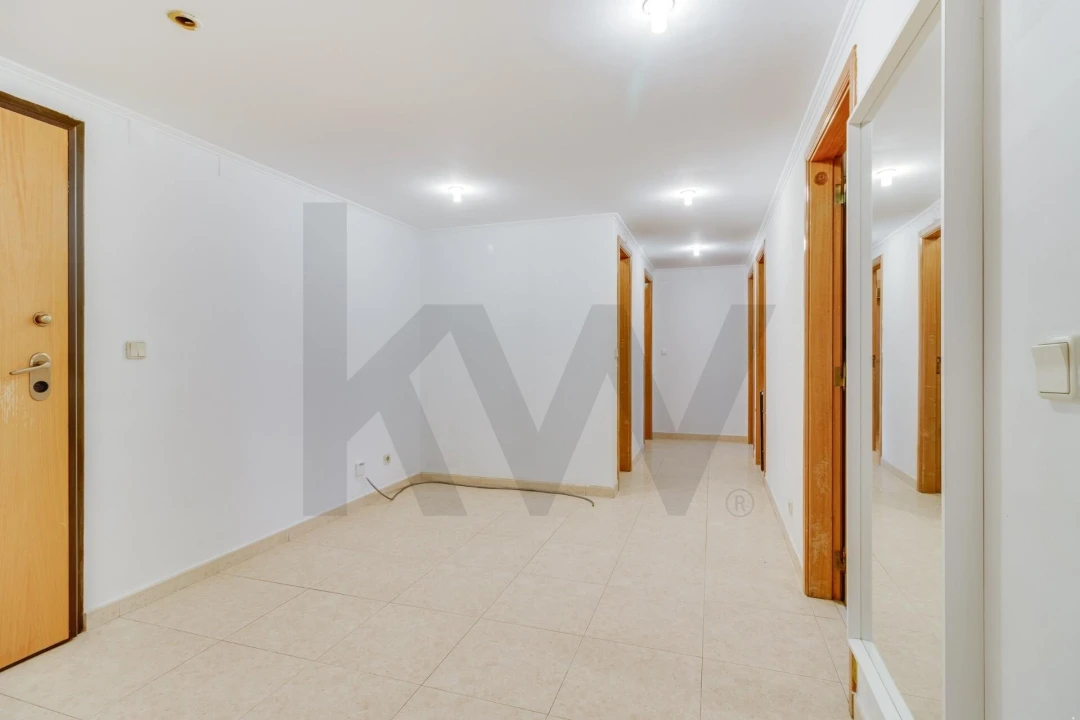 Apartamento T2 para Venda em Queluz e Belas Foto 4