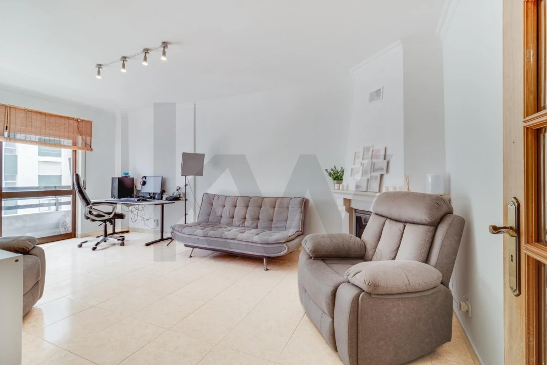 Apartamento T2 para Venda em Queluz e Belas Foto 3