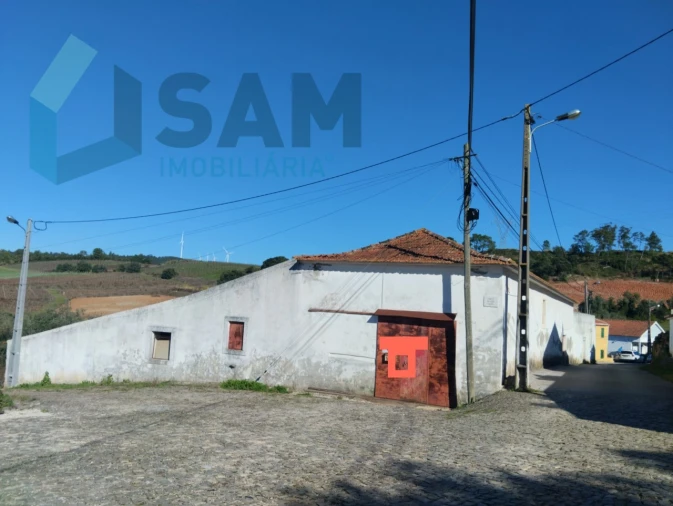 Armazém para Venda em Carvoeira e Carmões