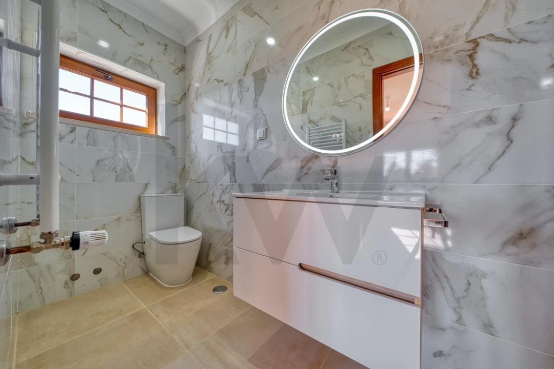 Moradia T4 para Venda em Fazendas de Almeirim Foto 28