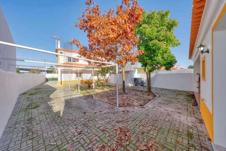 Moradia T4 para Venda em Fazendas de Almeirim Foto 37