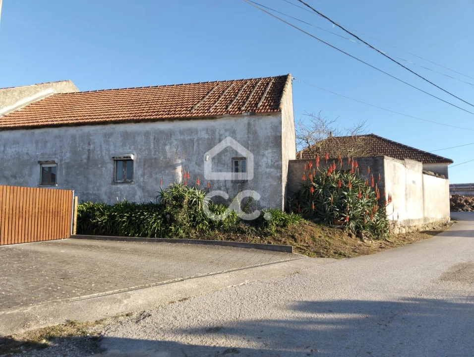 Moradia T3 para Venda em Usseira Foto 2