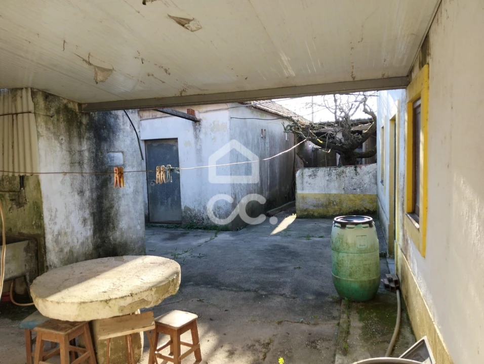 Moradia T3 para Venda em Usseira Foto 22