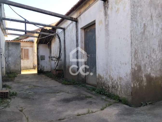 Moradia T3 para Venda em Usseira Foto 26