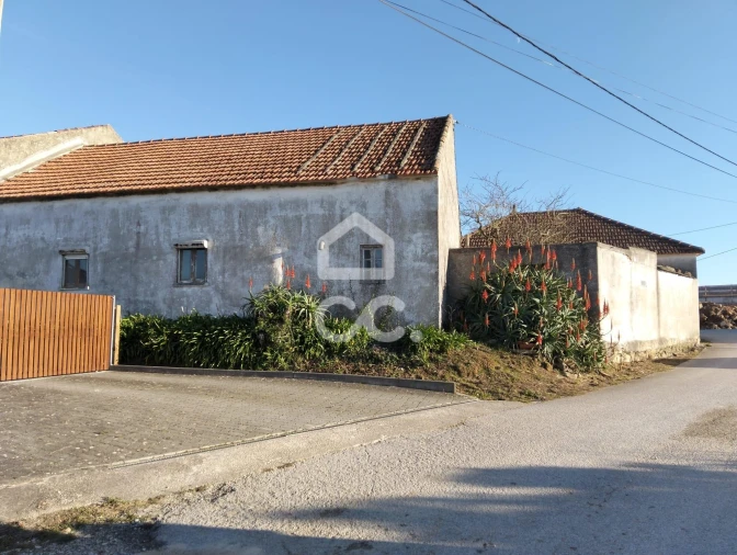 Moradia T3 para Venda em Usseira Foto 2