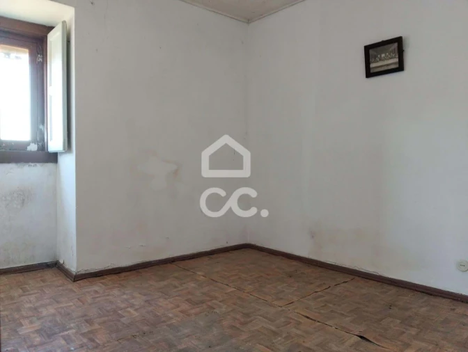 Moradia T3 para Venda em Usseira Foto 12