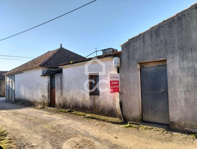 Moradia T3 para Venda em Usseira Foto 1