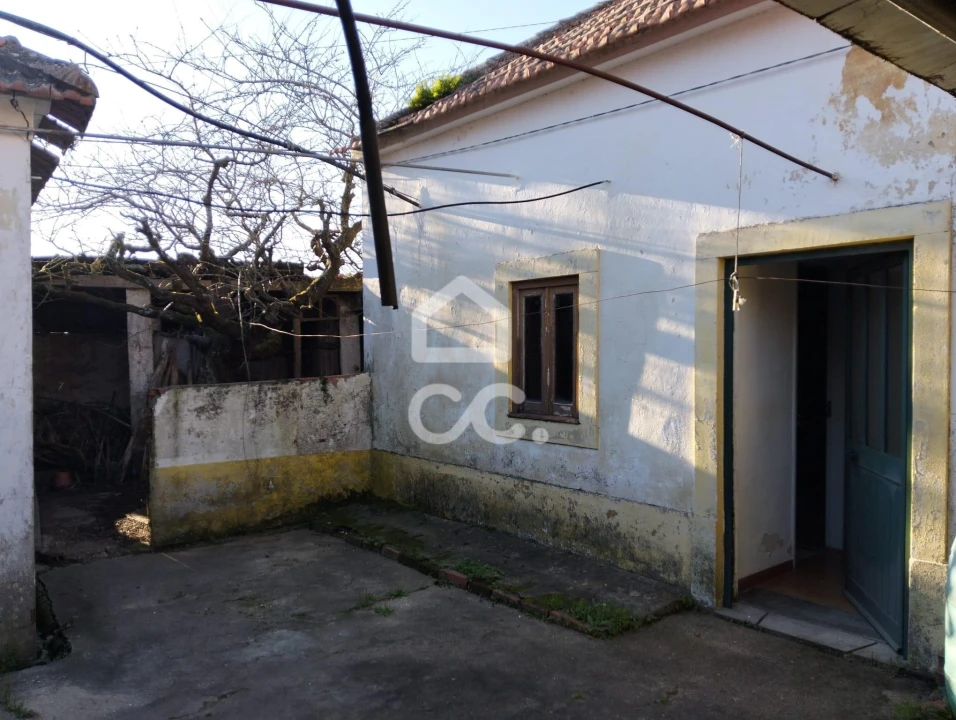 Moradia T3 para Venda em Usseira Foto 5