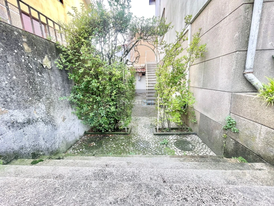 Moradia T6 para Venda em Paranhos Foto 10