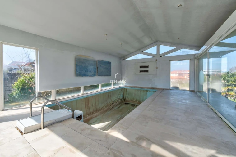 Moradia T8 para Venda em Arcozelo Foto 19