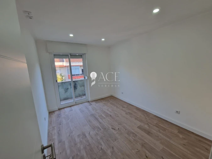 Apartamento T4 para Venda em Águas Livres Foto 15