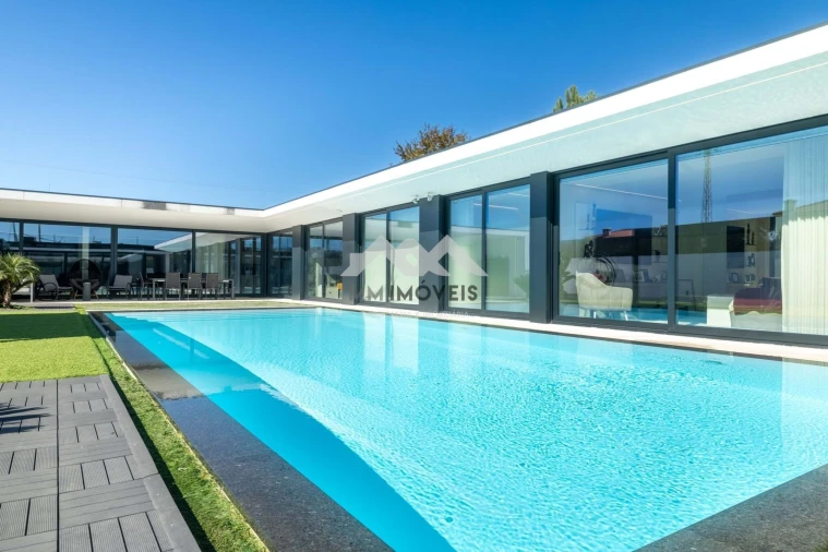 Moradia T5 para Venda em Bougado (São Martinho e Santiago) Foto 4