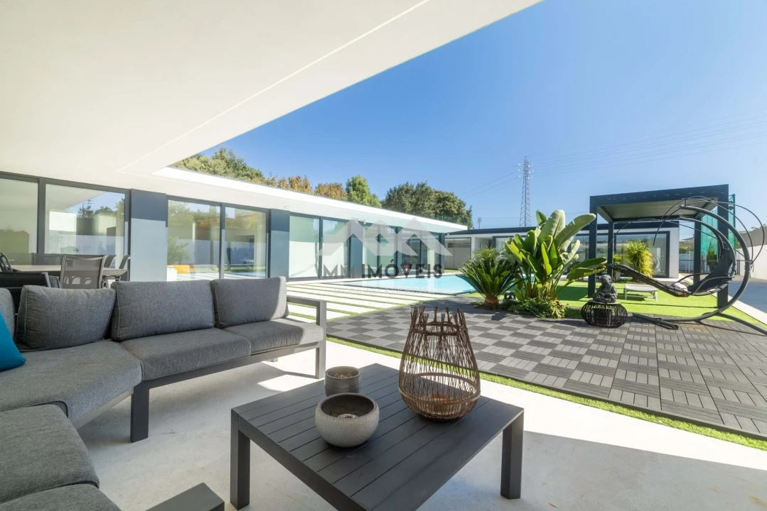 Moradia T5 para Venda em Bougado (São Martinho e Santiago) Foto 3