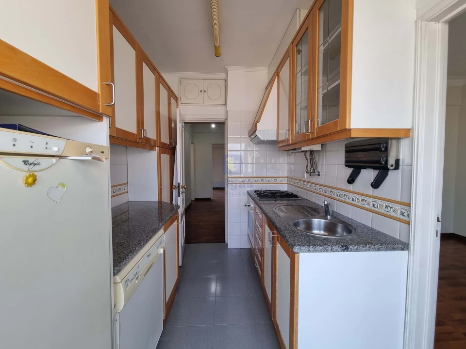 Apartamento T3 para Venda em Alvalade Foto 4