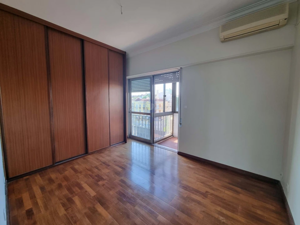 Apartamento T3 para Venda em Alvalade Foto 38