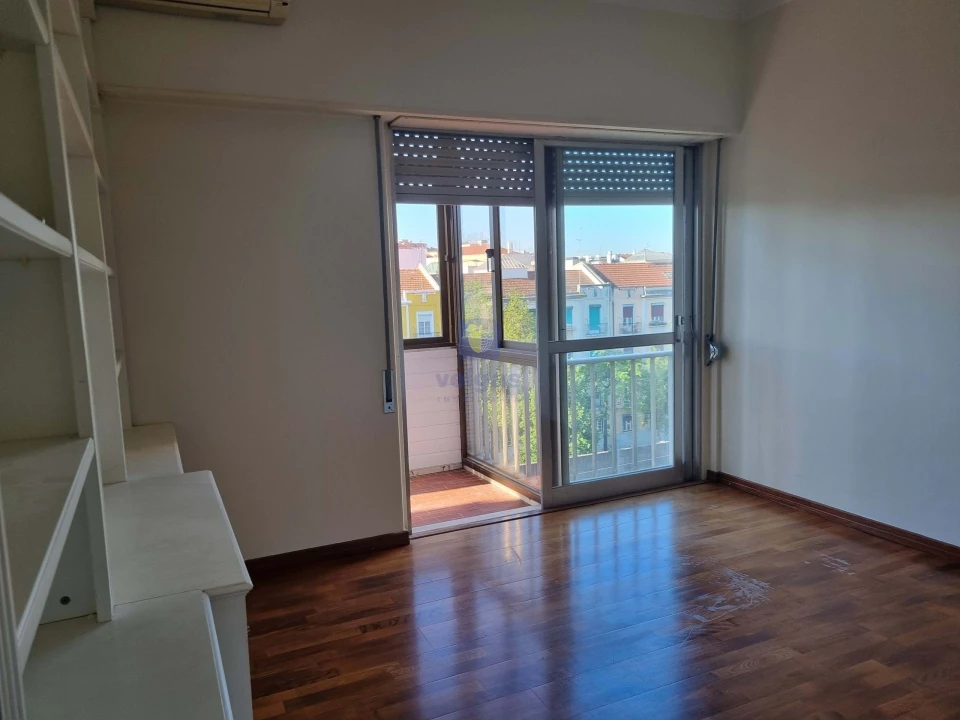 Apartamento T3 para Venda em Alvalade Foto 21