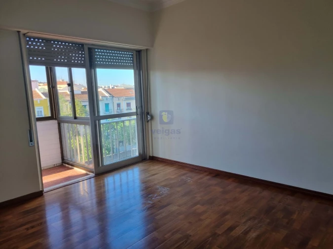 Apartamento T3 para Venda em Alvalade Foto 22