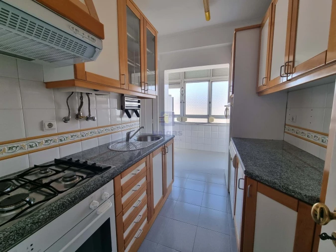 Apartamento T3 para Venda em Alvalade Foto 3