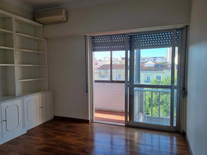 Apartamento T3 para Venda em Alvalade Foto 20