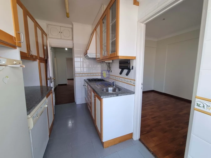 Apartamento T3 para Venda em Alvalade Foto 10