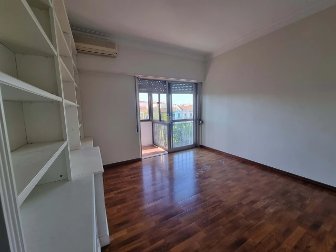 Apartamento T3 para Venda em Alvalade Foto 19