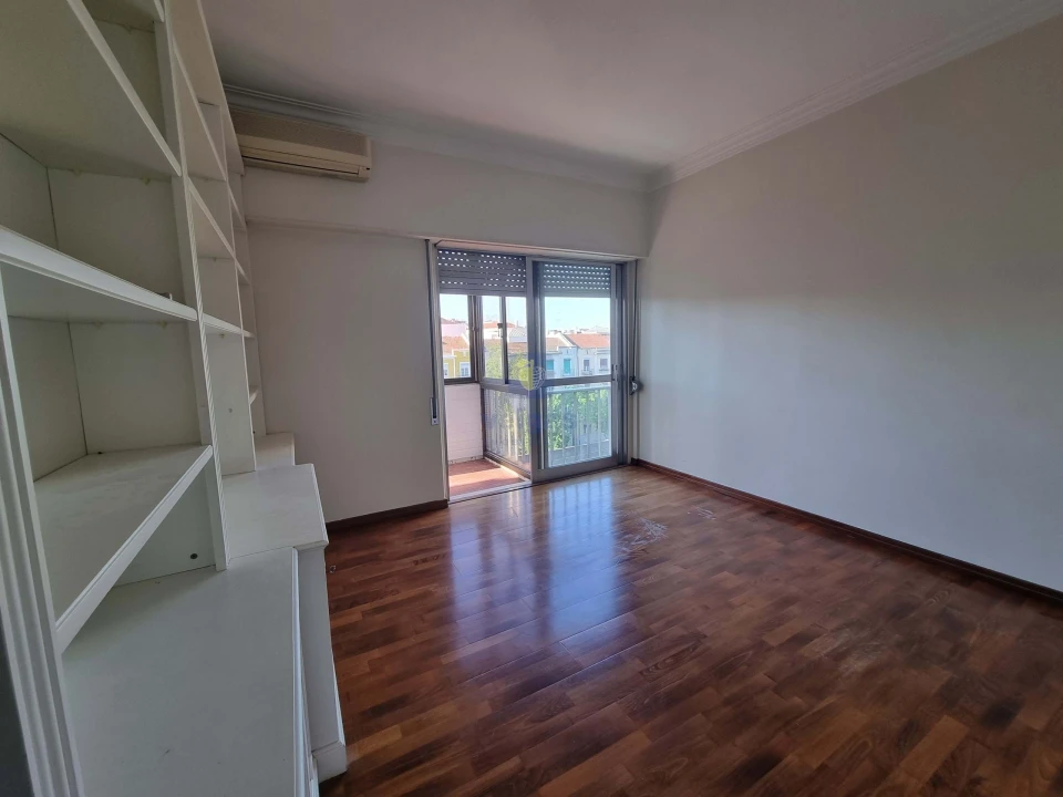 Apartamento T3 para Venda em Alvalade Foto 19
