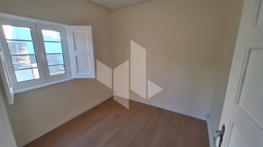 Moradia T2 para Venda em Tonda Foto 9