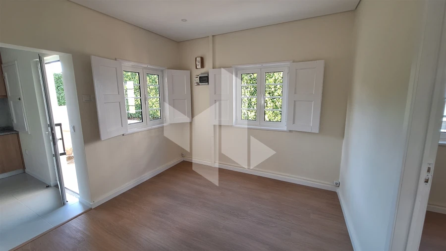 Moradia T2 para Venda em Tonda Foto 8