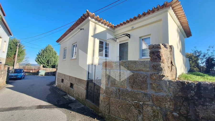 Moradia T2 para Venda em Tonda Foto 2