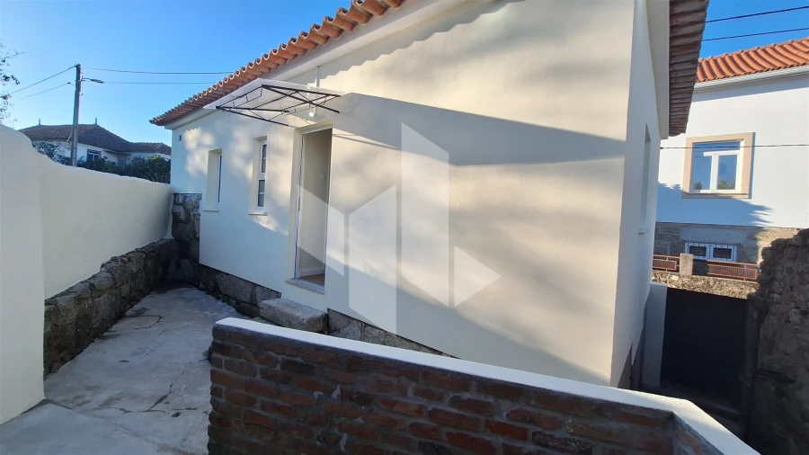 Moradia T2 para Venda em Tonda Foto 16