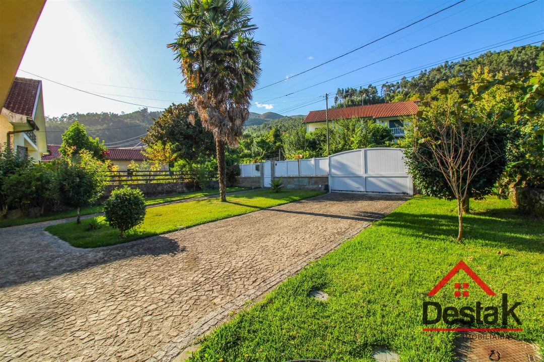 Moradia T4 para Venda em Santa Cruz da Trapa e São Cristóvão de Lafões Foto 10